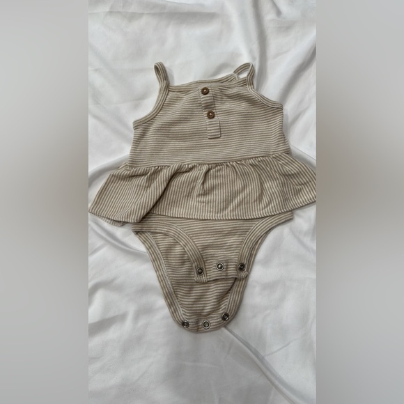 Carters onsie - Picture 1 of 1